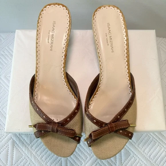 Isaac Mizrahi Brown and Tan Bow Kitten Heel Sandals Size 9 - Picture 2 of 11
